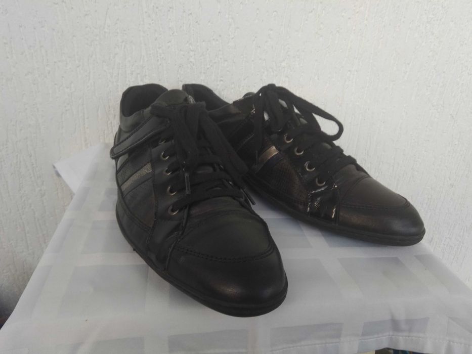 Спортивние туфли,кроссовки,мокасини кожанние Akira р.45-46