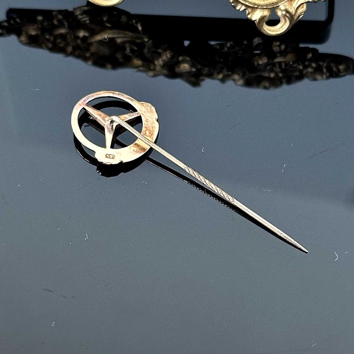 Mercedes – srebrna pozłacana szpilka do krawata Mercedes lata 50-60-te