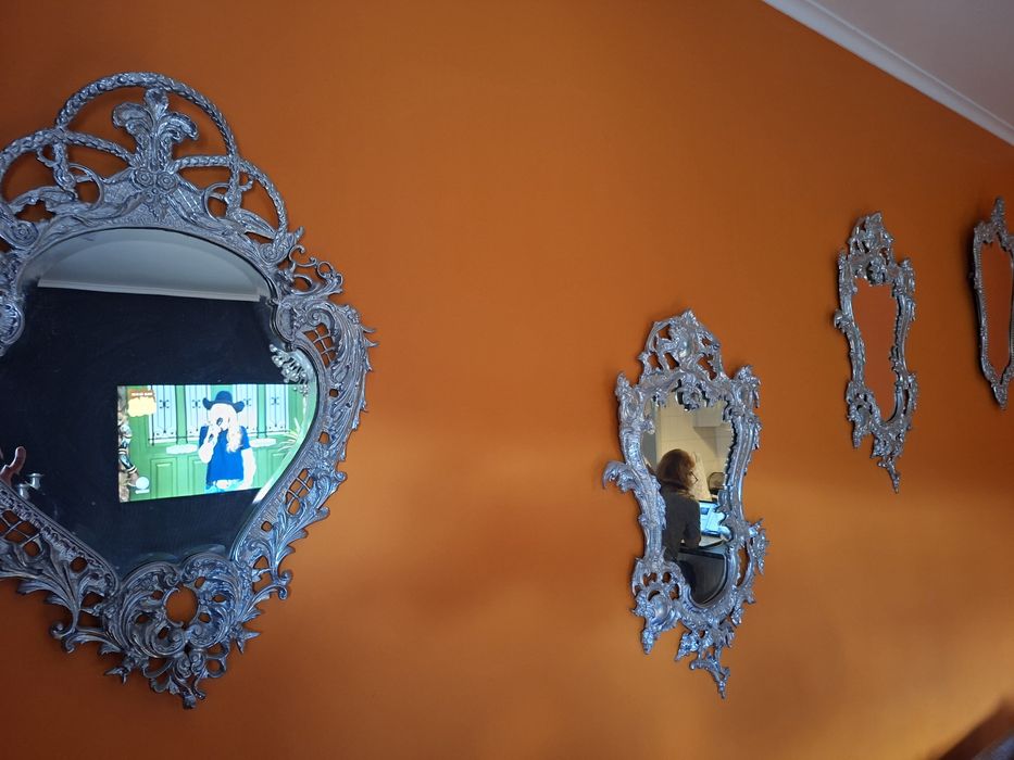 vendo conjunto de 4 espelhos em latao e pintados em cinza.