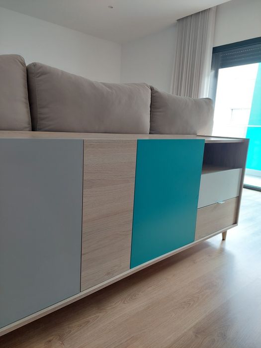 Móvel de sala em muito bom estado 180x75x43