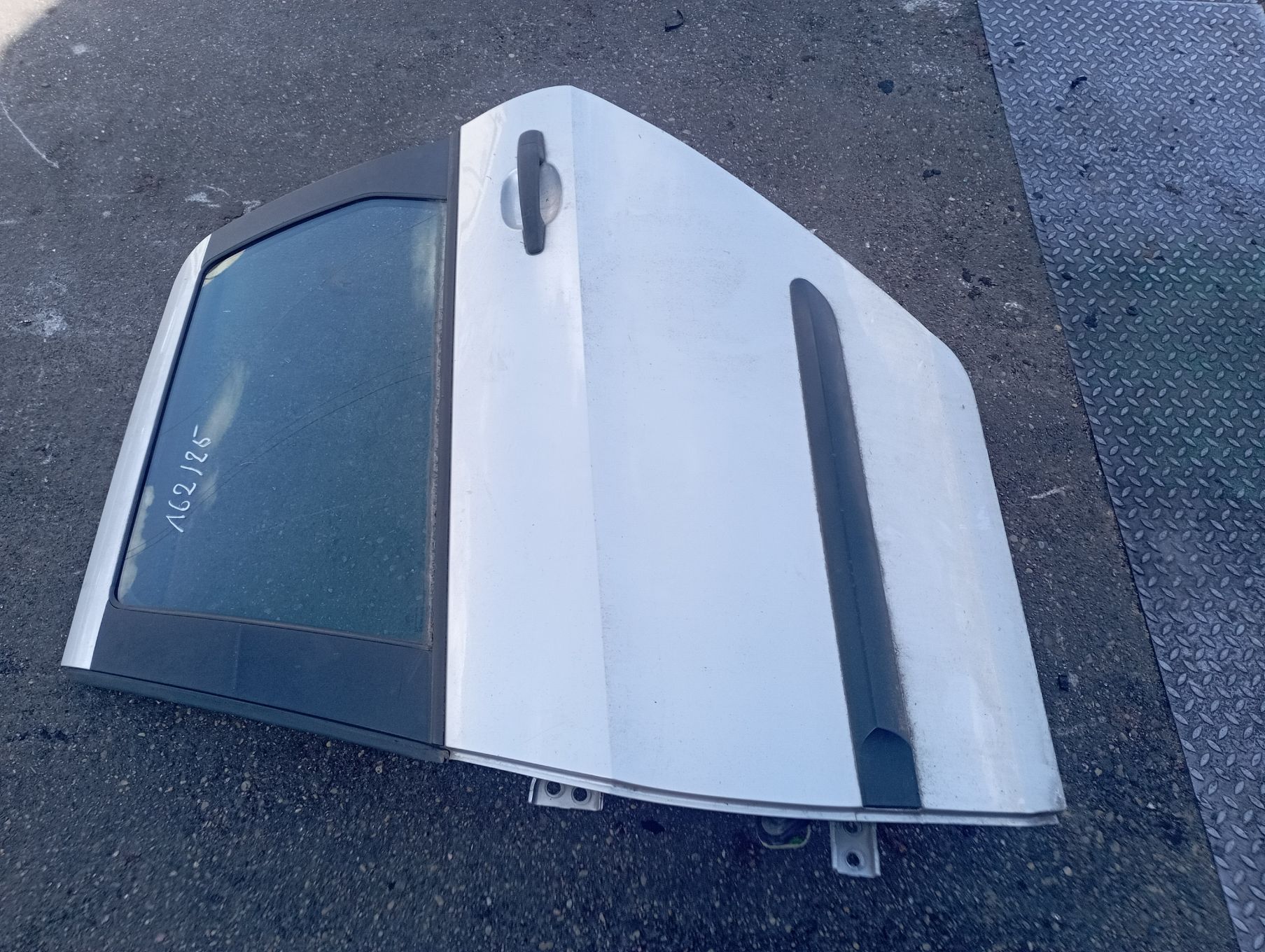 DRZWI LEWY TYŁ

 PEUGEOT
 308 EZR