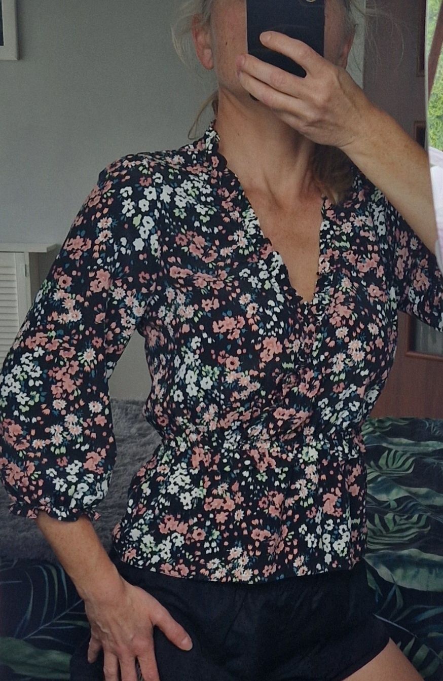 Bluzka w kwiatki roz.34 Primark