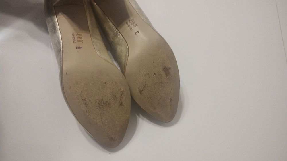 Buty ślubne złote