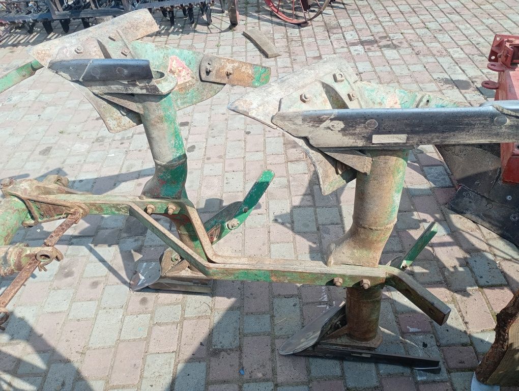 Продам плуги оборотний