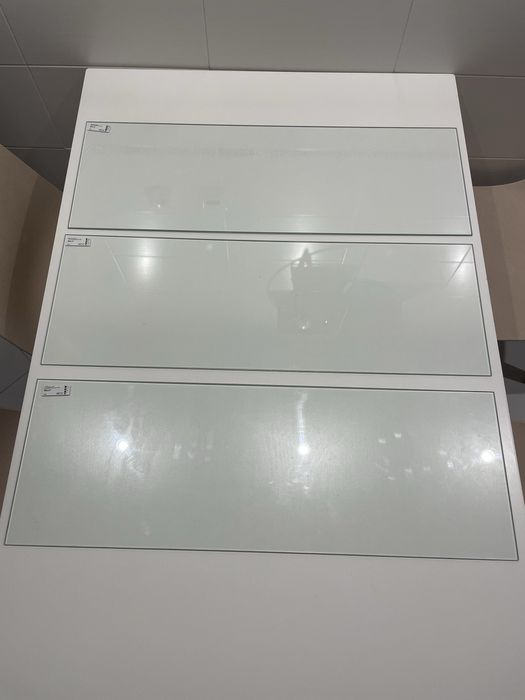 Prateleiras de vidro IKEA BILLY