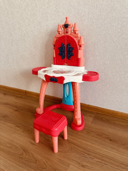 Трюмо. Туалетний столик