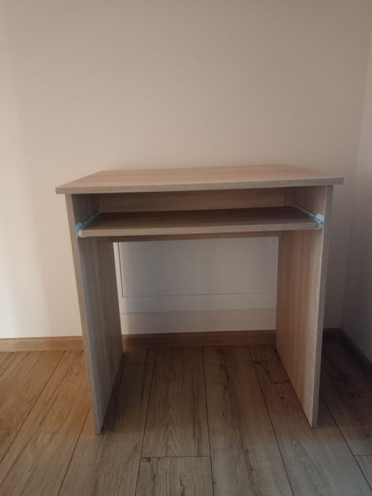 Sprzedam małe biurko