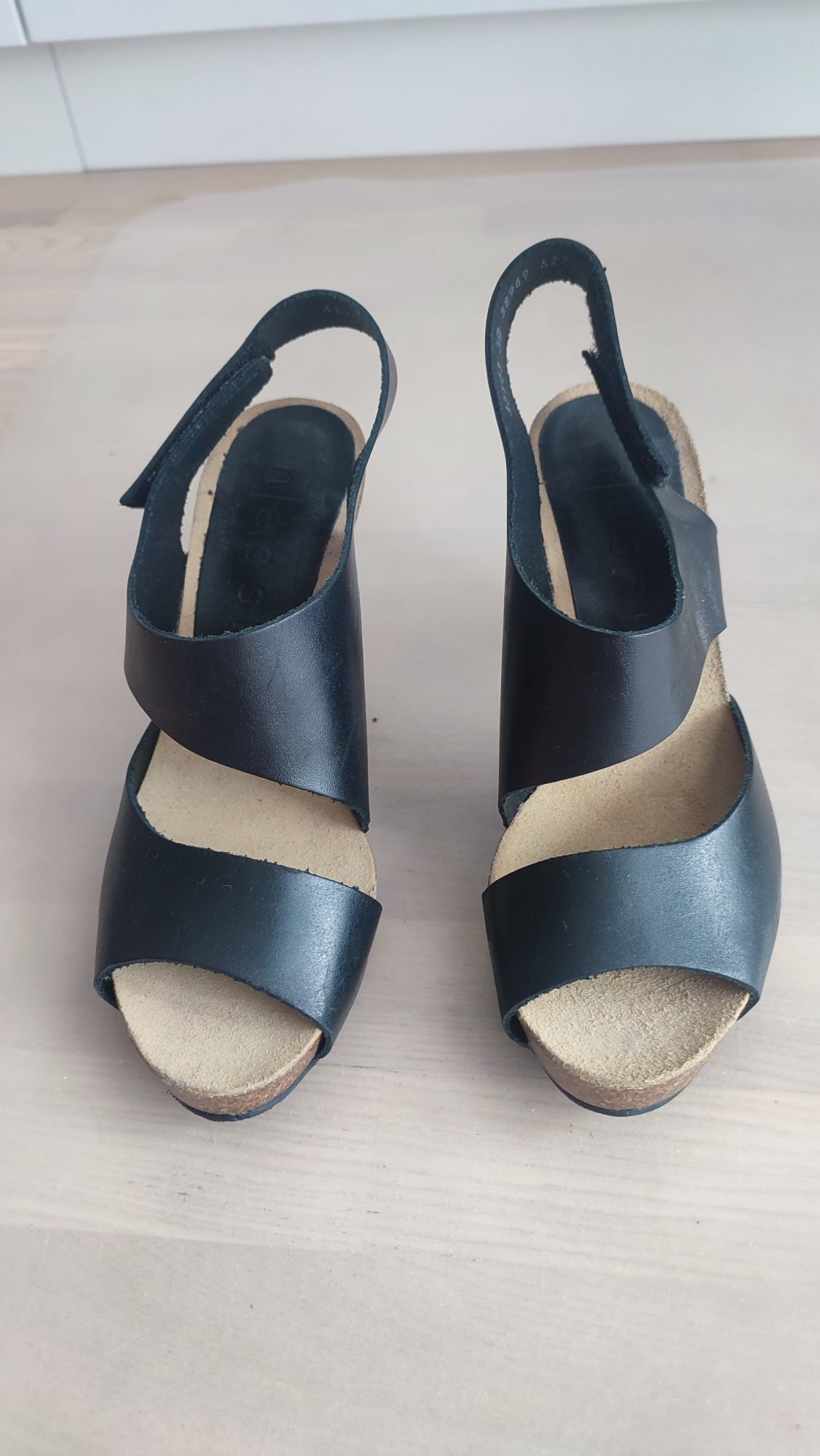 Buty damskie Nessi czarne r.38 nowe