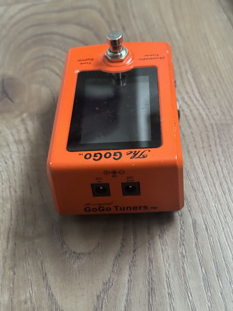 The Gogo guitar pedal tuner stroik podłogowy do gitary/basu