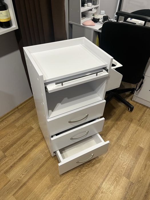 Тележка парикмахерская