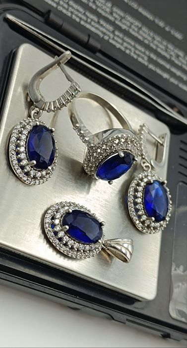 Серебряный набор с сапфирами  925 пробы