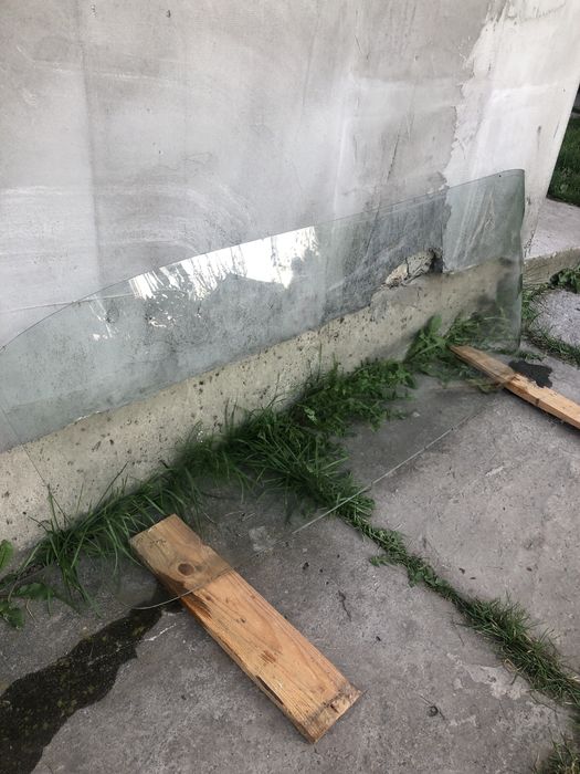 Лобове та задне Скло газ 24