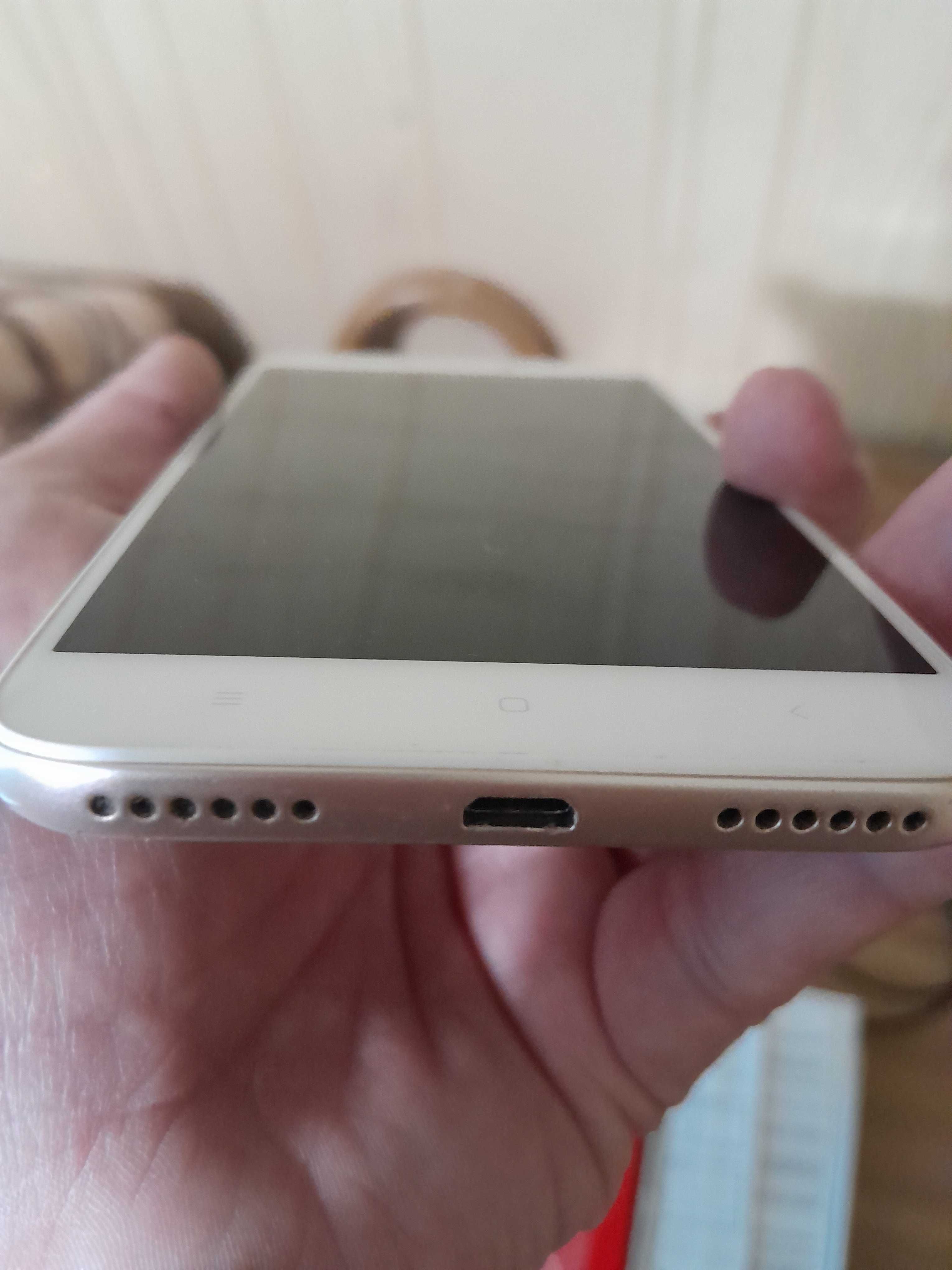 Xiaomi Redmi Note 5a 16 ГБ / 2 ГБ