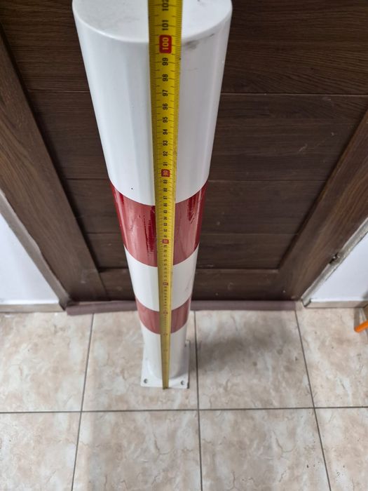 Słupek ostrzegawczy drogowy