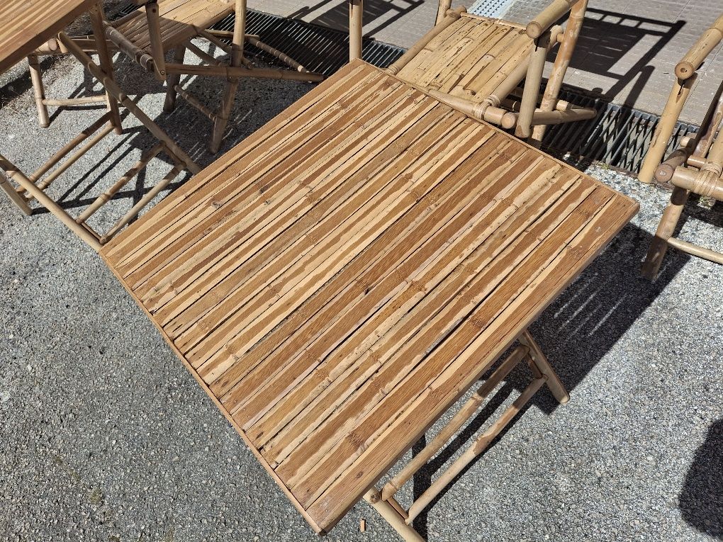 Cadeira e mesa em Bambu