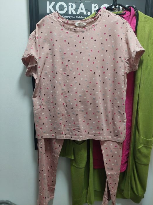Różowa piżama w kropki, dwuczęściowa