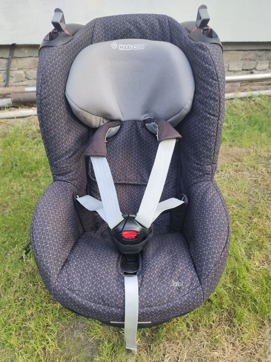 Maxi Cosi Tobi 9-18кг дитяче автокрісло в д.доброму стані
