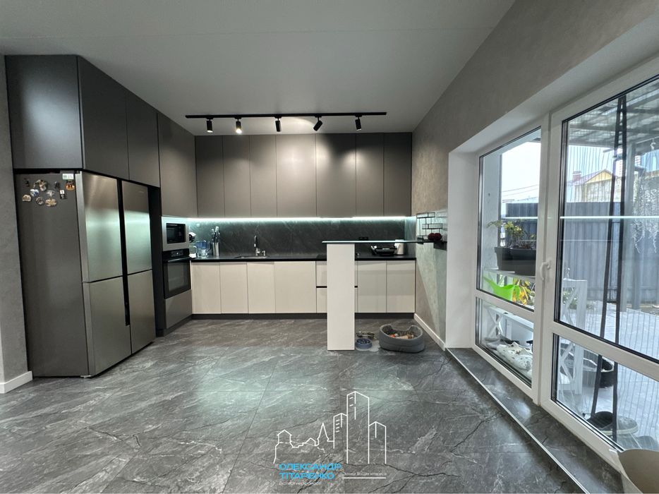 Сучасний котедж з ремонтом на МІКРОРАЙОНІ