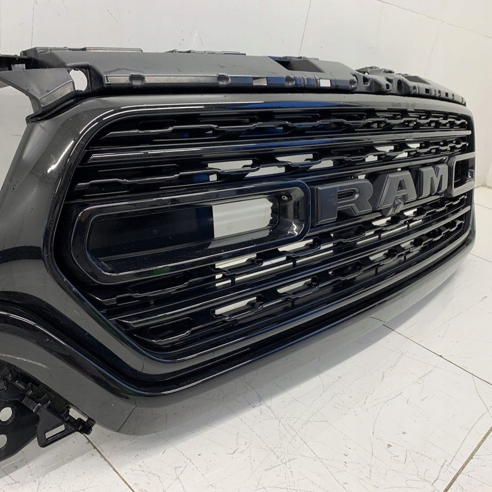 Atrapa grill czarny przód przedni kamera Dodge Ram V 1500 Limited 21r