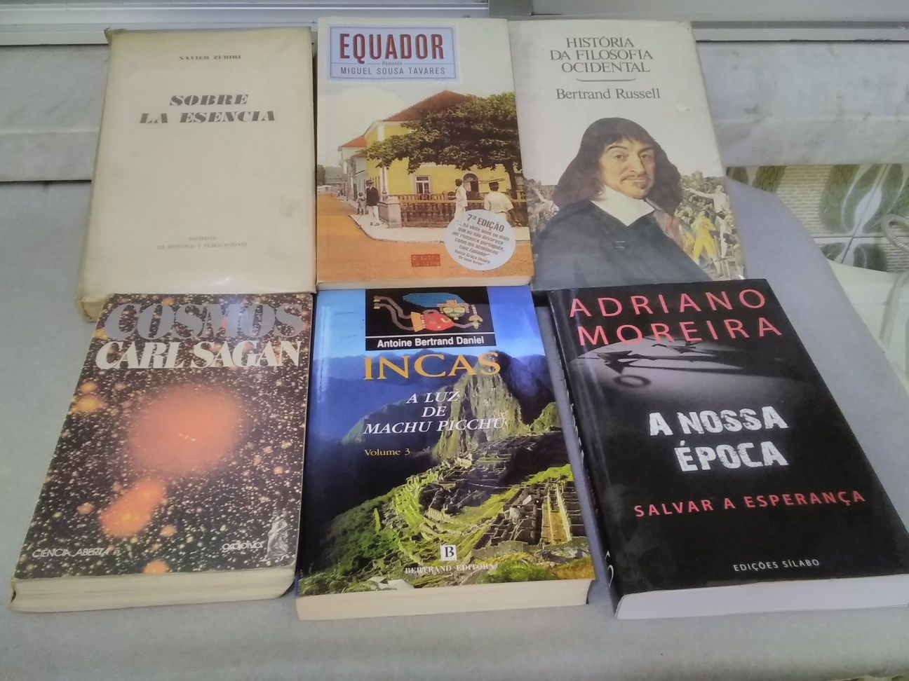 Seis livros de vários autores e temas