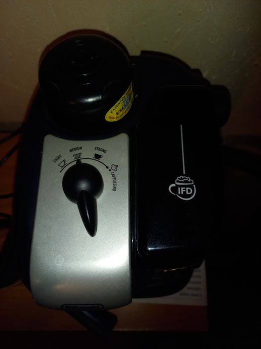 Кавоварка Delonghi EC9