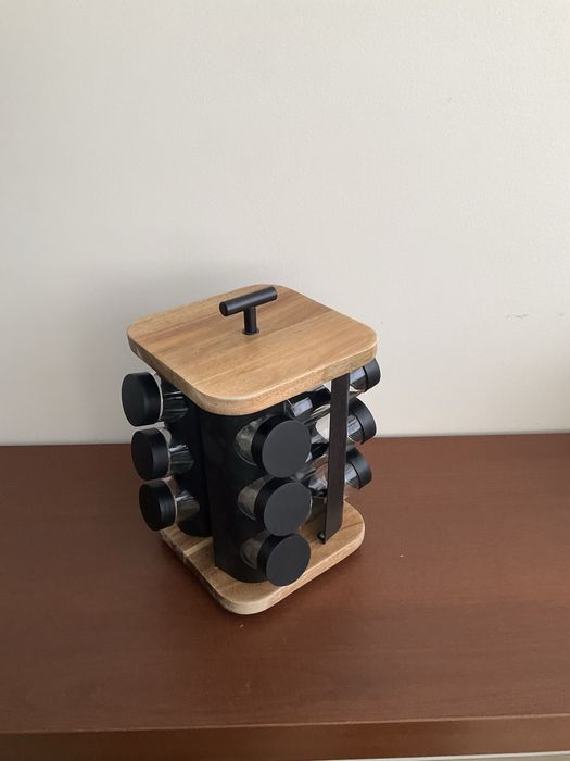 Porta temperos, com sinais de uso