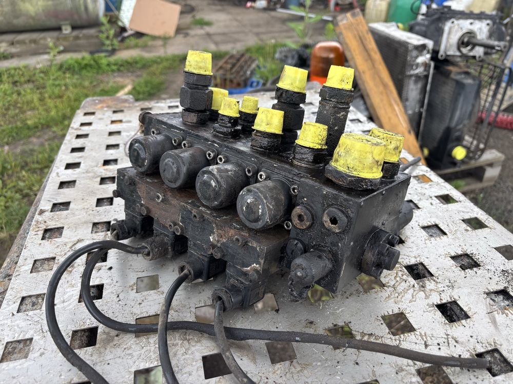 Rozdzielacz hydrauliczny elektryczny podpór nóg HDS Vkran Epsilon