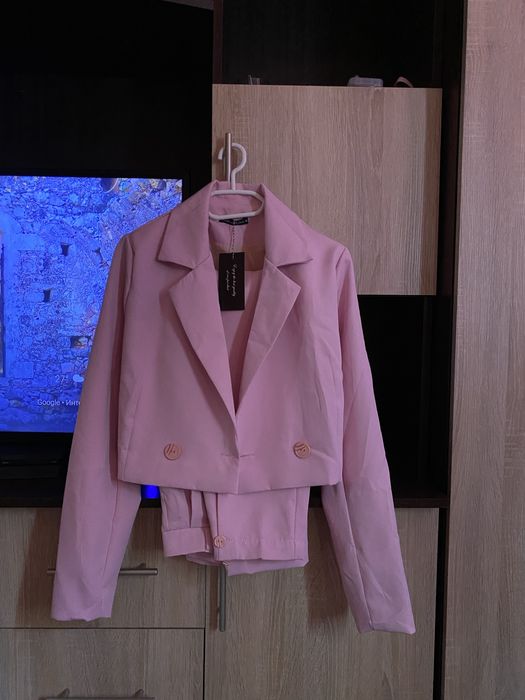 Продам новый костюм . Турецкый материал. Размер S 42-44