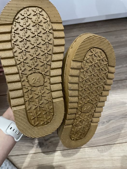 Buty dzieciece ocieplane nowe 24