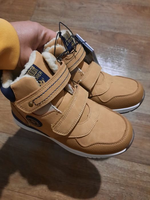 Зимові черевики на хлопчика Sinsay.