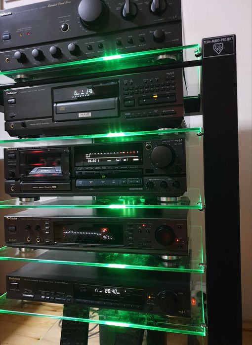 Regał, stojak audio z aluminium i szkła RGB LED - model TEVOR