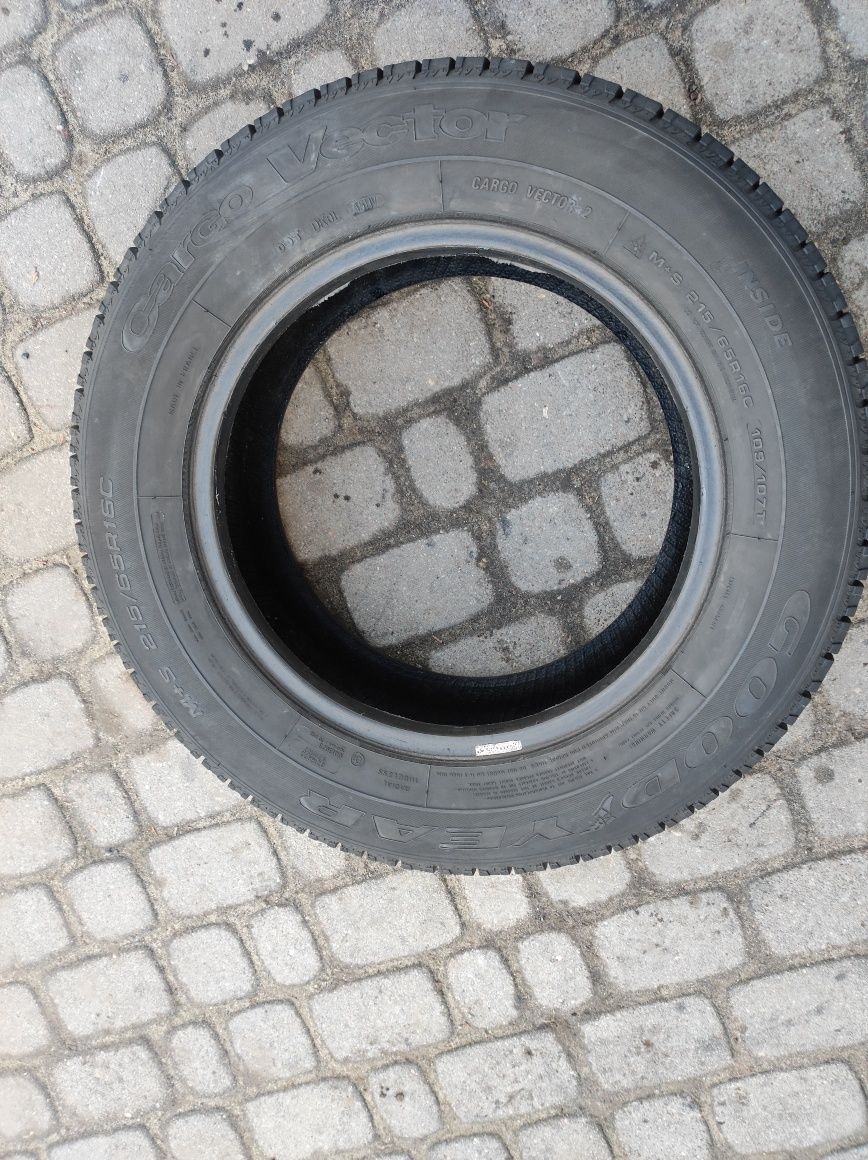 215.65.16c Dwie opony Wielosezonowe Goodyear Cargo Vector