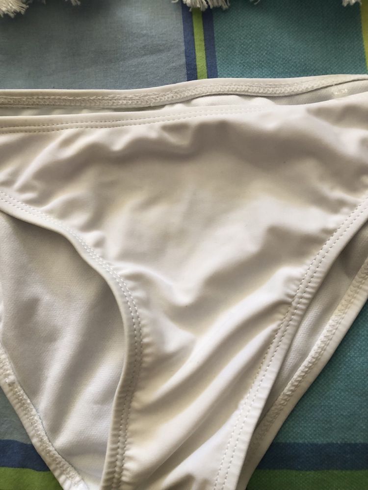 Biquini , cueca lisa aperta com laços, peito crochet novo