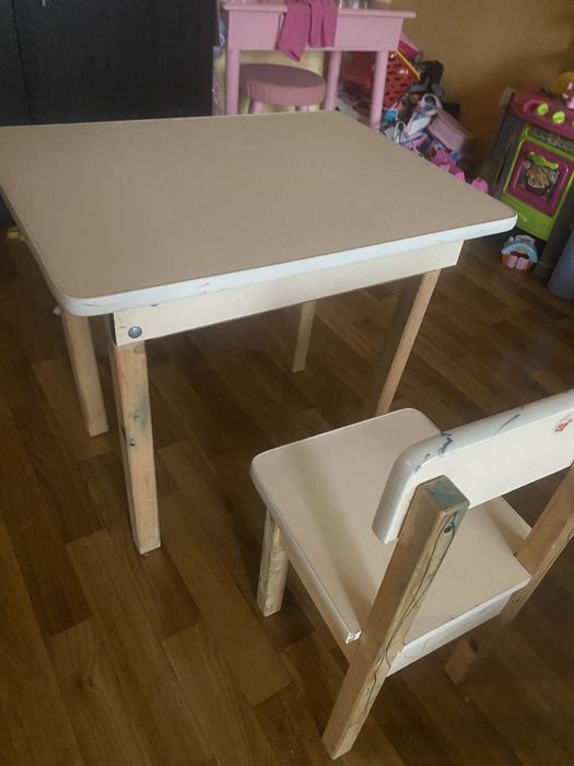 Дитячий столик зі стільчиком