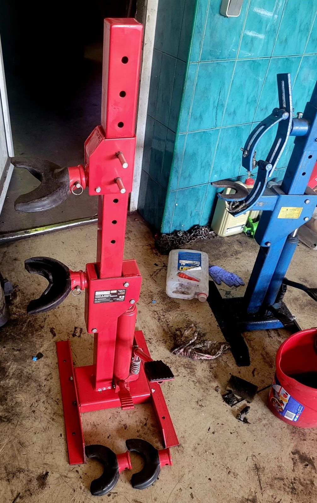 Ściągacz, ściskacz do sprężyn zawieszenia, hydrauliczny