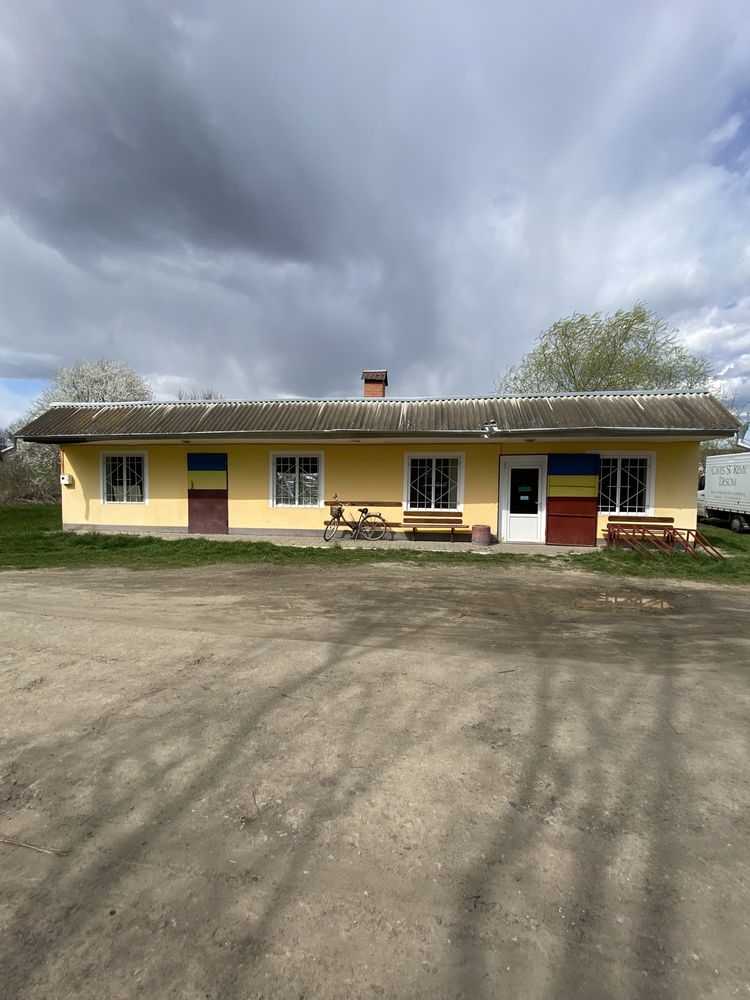 Продам магазин в с. Саражинка з холодильним обладненям та стілажами