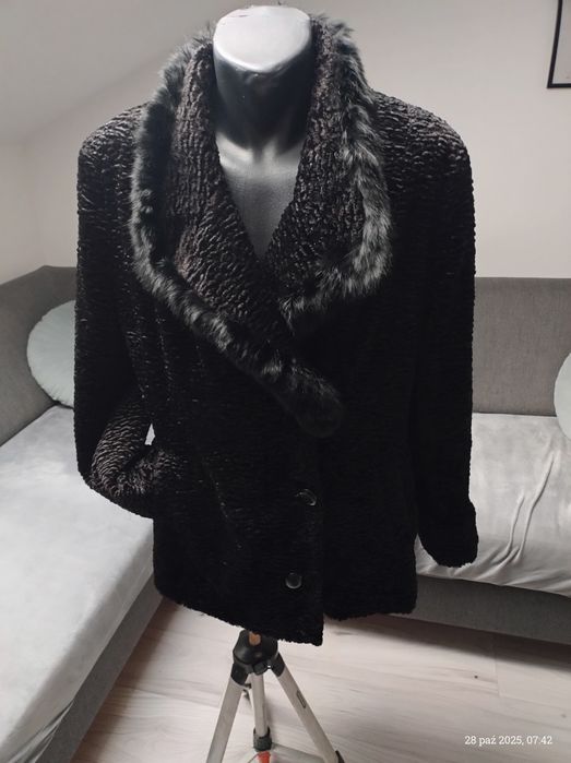 Futro sztuczne czarne.