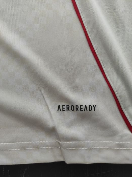 Camisola Alternativa Bege do Benfica, época 25/26