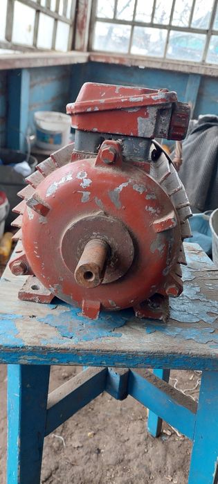 Електричний двигун