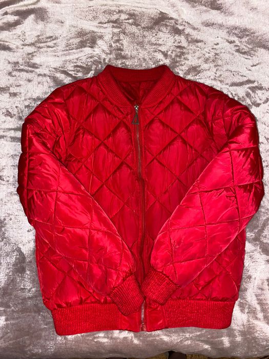 Крута жіноча куртка-бомбер в ідеальному стані