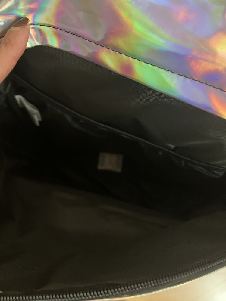 Mochila prateada da Note nova