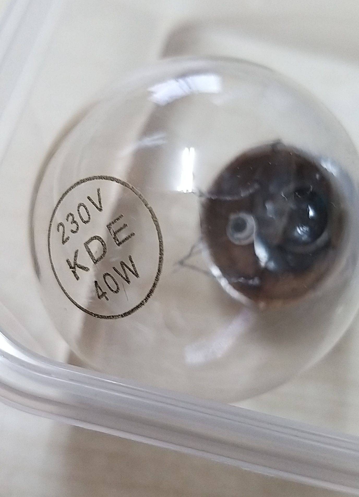 4 lâmpadas normais.