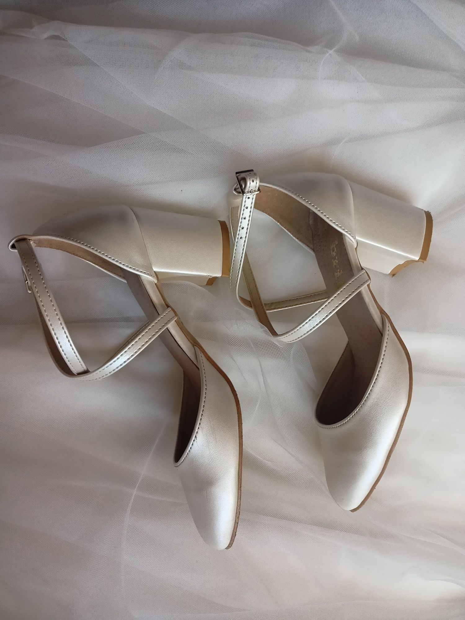 Buty ślubne brilu rozmiar 36 perłowe