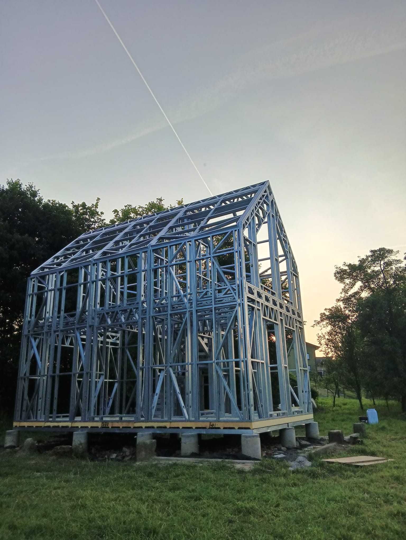 Domek 35m2 na zgłoszenie, konstrukcja stalowa