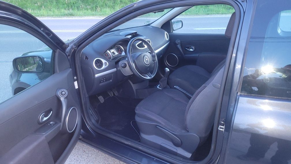 Renault clio  z Niemiec  1.6 benzyna.