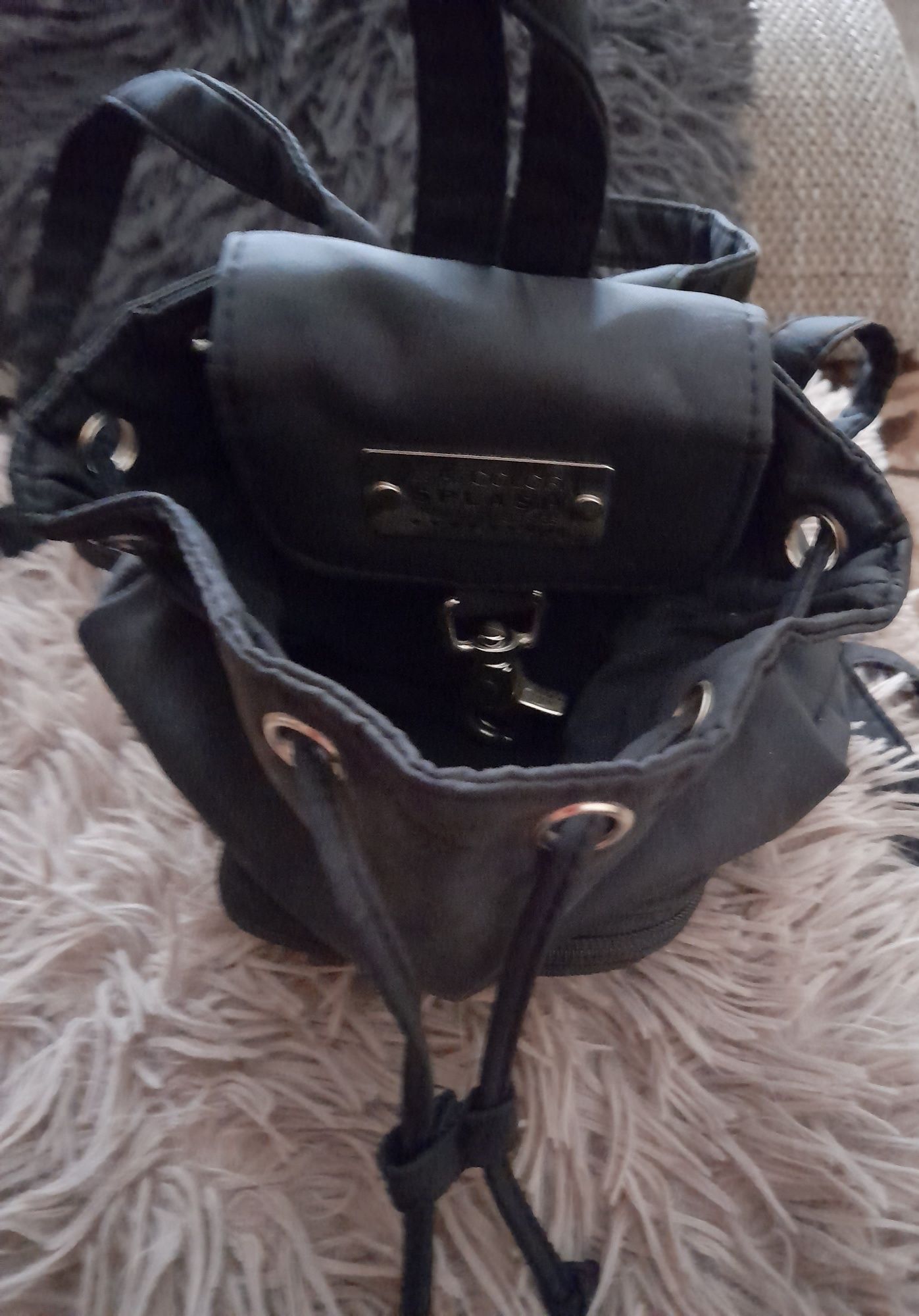 Czarny mini plecaczek-torebka