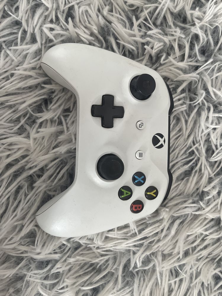 Xbox One biały + 2 pady | Stan bardzo dobry