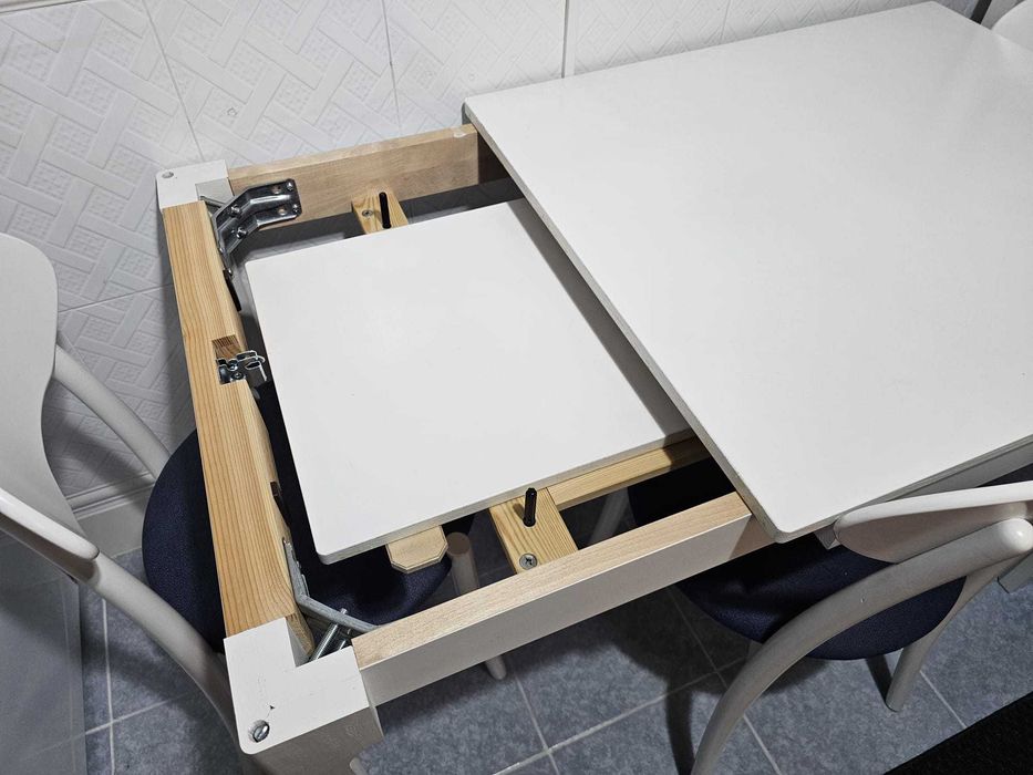 Mesa de Cozinha + 3 Cadeiras