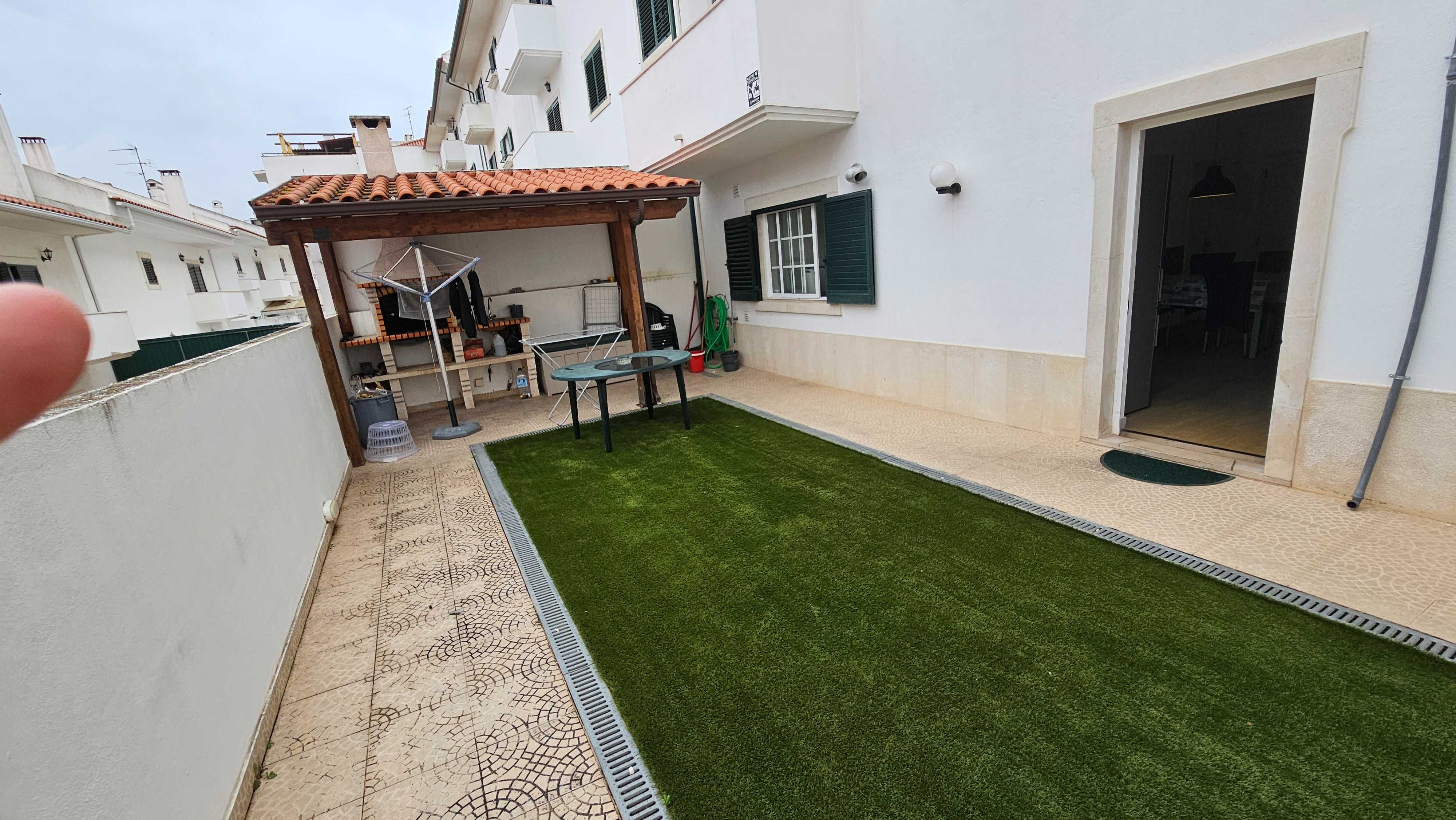Alverca - Quarto Casal- Duplo com wc PRIVADO - Disponível de Imediato