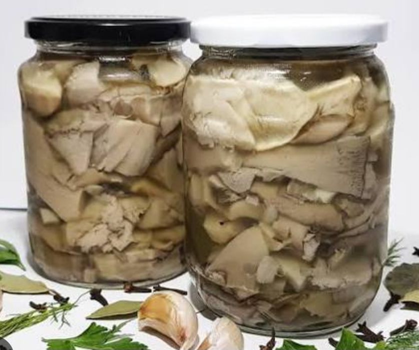 Грибы вешенки маринованные и свежие